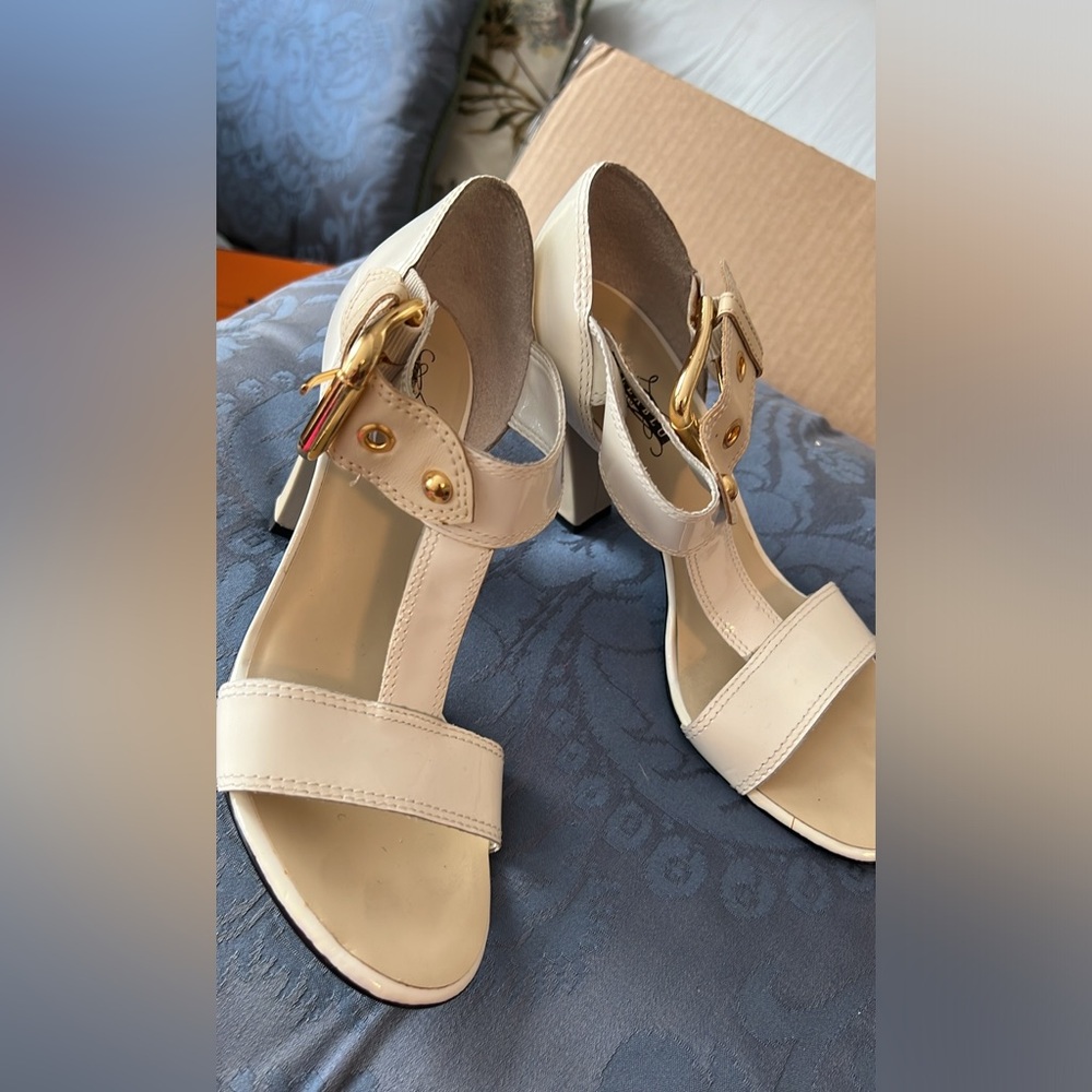 STELLABLU 💰🔥REDUCED designer SANDALS - -white and beige patent. NEW in BOX